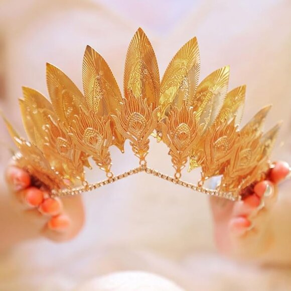 Gold Leaf Crown main image 6